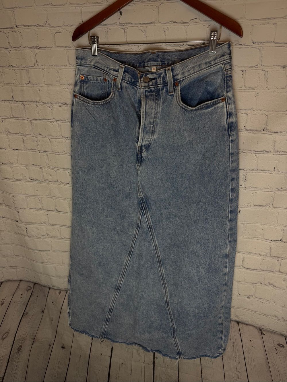 Levi’s Light Wash Blue Denim Maxi Skirt - Size 31